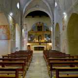 Non ci resta ora che entrare per andare a scoprire il piccolo gioiello. La struttura a pianta basilicale si apre in tutta la sua preziosit�...